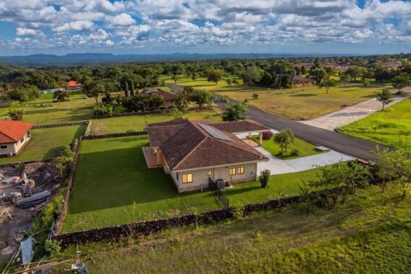 Casa de tres habitaciones en venta en alto boquete