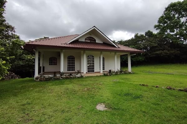 Se alquila casa en boquete, emerald drive.