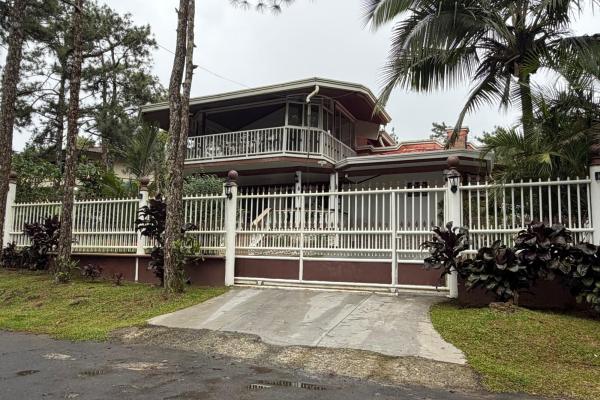 Se vende casa en altos de cerro azul