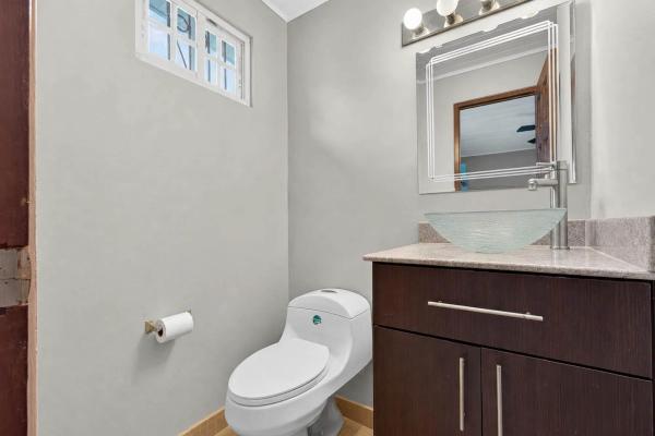 Amplia casa con piscina y apartamento para invitados