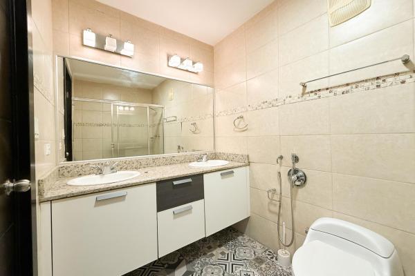 Amplio apartamento familiar en venta en pine hill