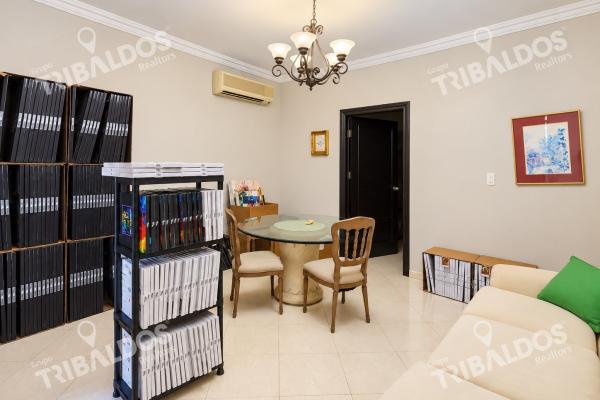 Sale of 2 houses in 1 in costa del este