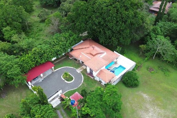 4 bedroom house with private pool and jacuzzi