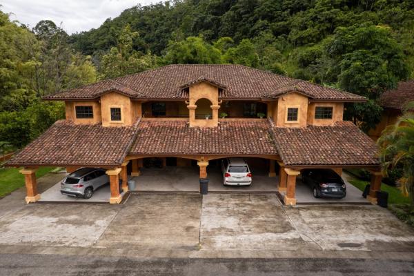 Condominio superior en valle escondido con impresionantes vistas