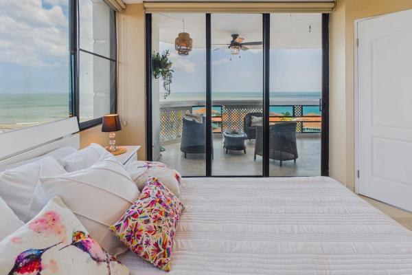 4 bdrm beachfront condo newly renovated coronado