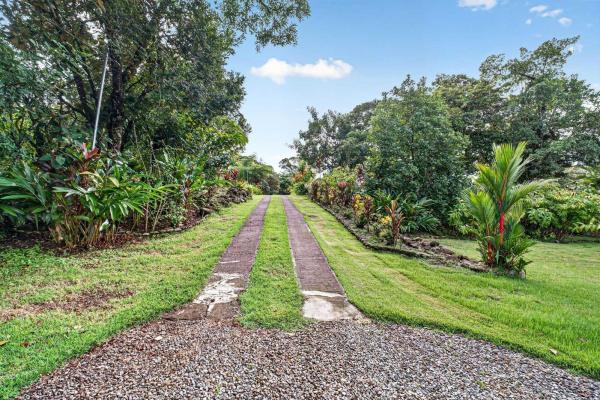 Finca ribereña con dos casas en 3,14 acres.
