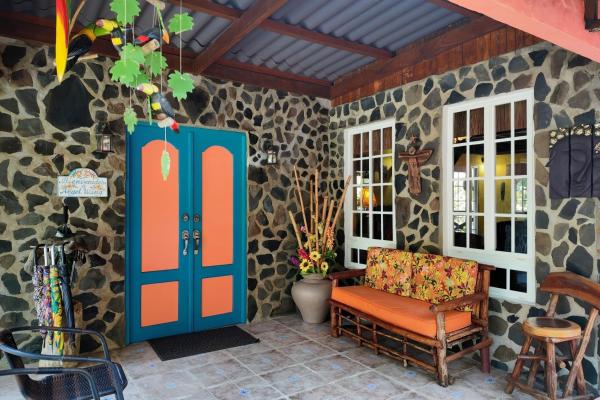 Charming mountain home for sale in toscana, altos