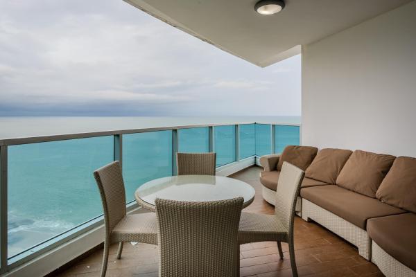 Apartamento frente al mar en ph royal palm, nueva gorgona