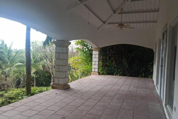 Península with house and ocean access