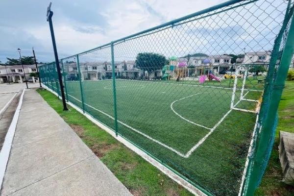 Single-family house for sale in costa verde.