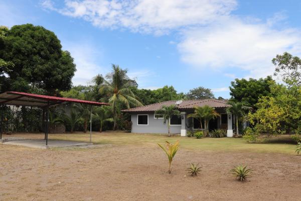 Spacious property with 2,182 m²