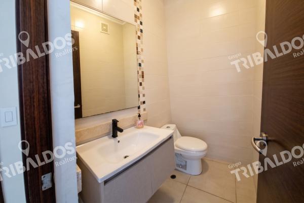 Venta de apartamento en ph hoyo 18 islamar, vista mar