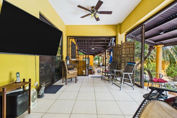 Casa tropical de 3 dormitorios hacienda pacifica