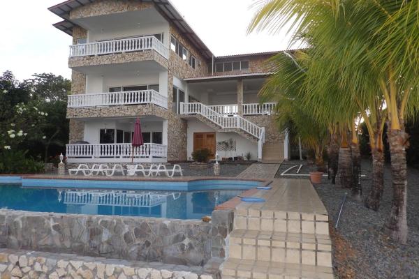 Beachfront 4-bedroom home with pool in boca chica
