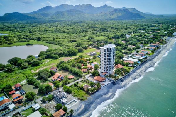 Beachside villa in playa malibu