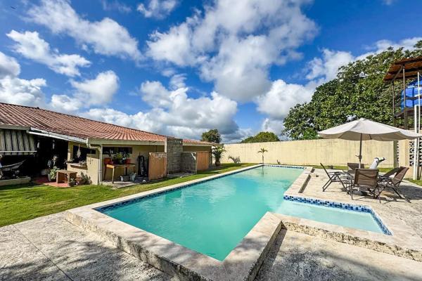 Home with pool on a 2,239 m² lot