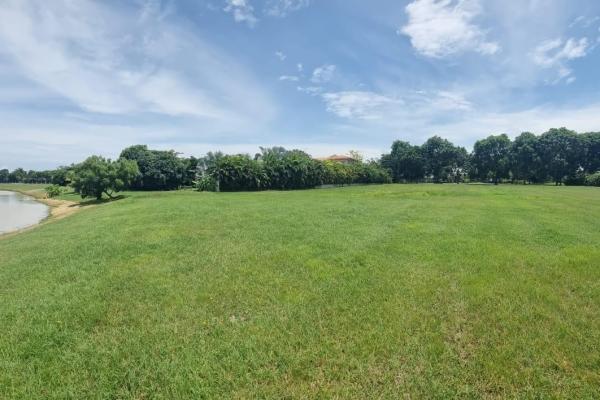Lot facing the golf course in buenaventura