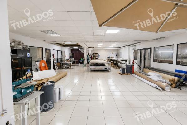 Commercial warehouse for sale in río abajo