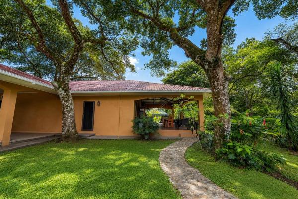 Private 7 hectare property with river near boquete