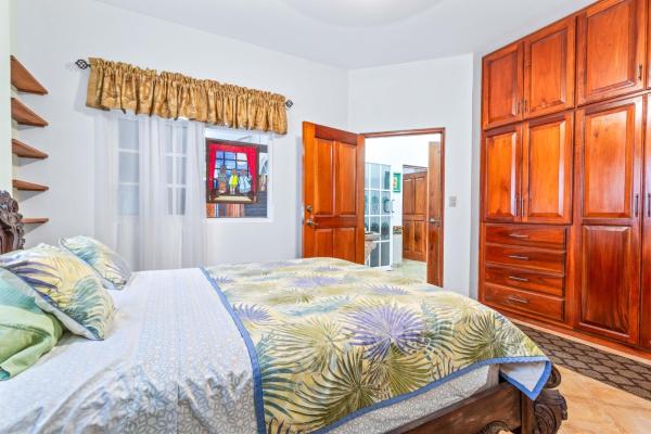 3 story beachfront house in la barqueta