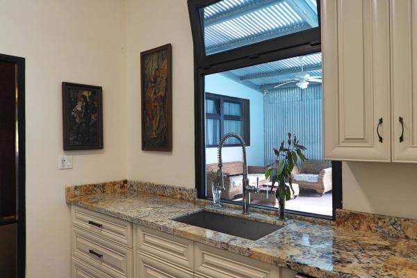 Country estate with multiple buildings in palmira