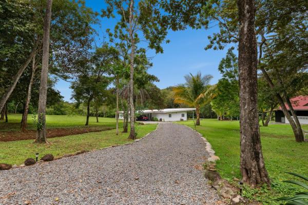 Finca autosuficiente de 10 ha en venta cerca de boquete
