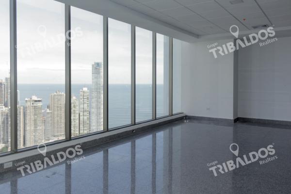 Alquiler oficina amoblada en torre bicsa, avenida balboa