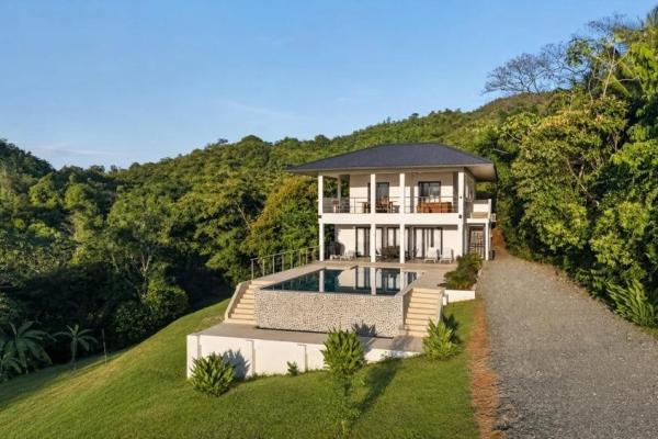Turnkey ocean-view luxury villa in sea view hills