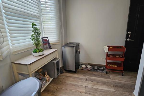 Venta casa unifamiliar de esquina remodelada costa sur