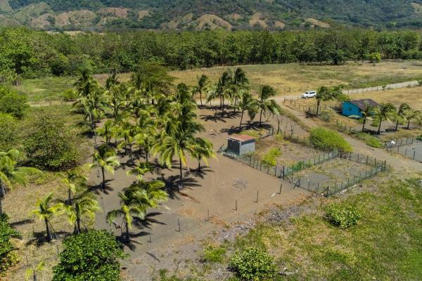 Se vende terreno titulado frente a la playa en cambutal