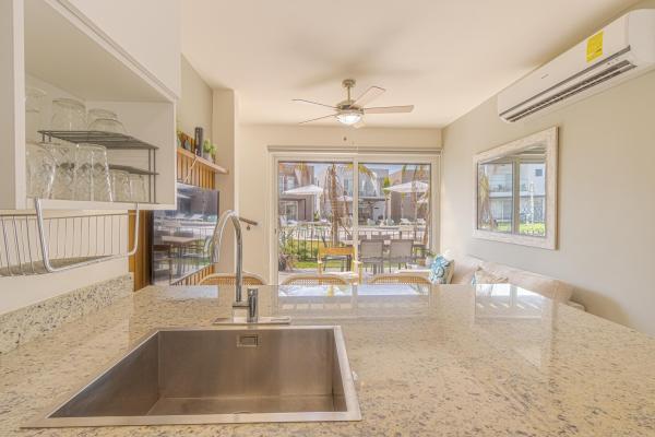 Furnished 2-bedroom beach home in playa caracol