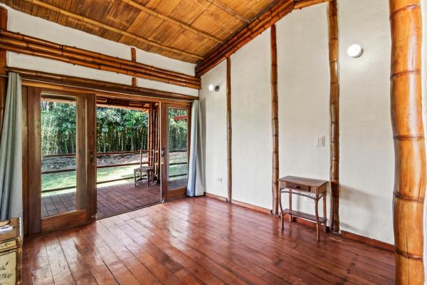 Eco-friendly 2 bed 2 bath bamboo home in boquete