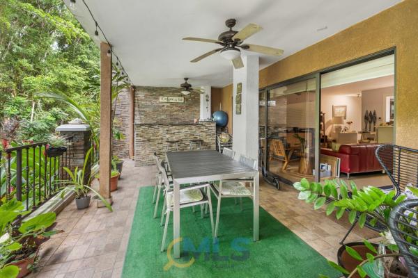 Apartamento con terraza en embassy club courtyard