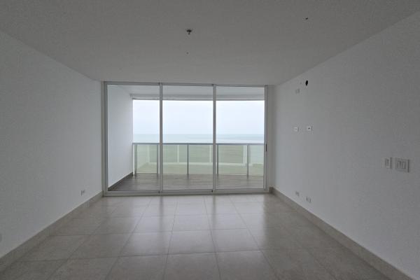 Venta de apartamento en ocean waves nueva gorgona