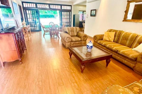 Se vende casa con amplio terreno en coronado, club del golf