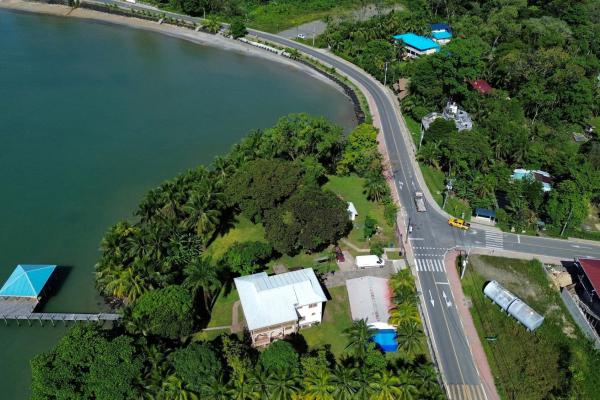 Prime oceanfront estate w/dock & beach, isla colon