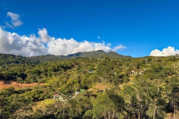 Mountain view lot for sale in jaramillo, boquete