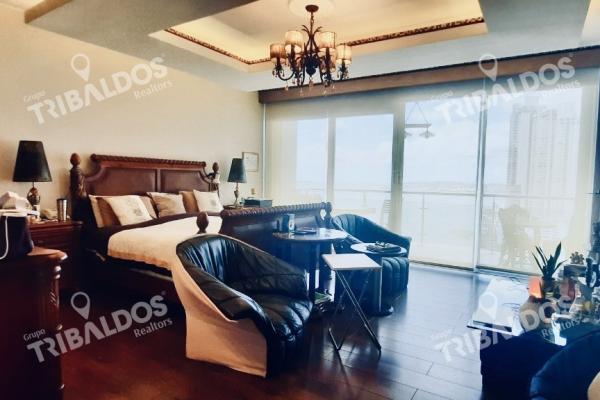 Sale of apartment in aqualina building