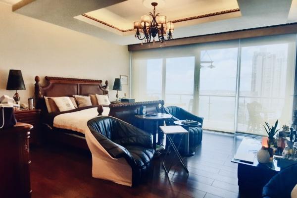Sale of apartment in aqualina building