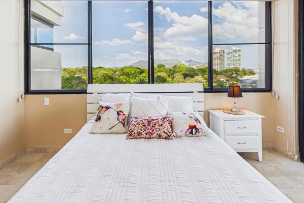 4 bdrm beachfront condo newly renovated coronado