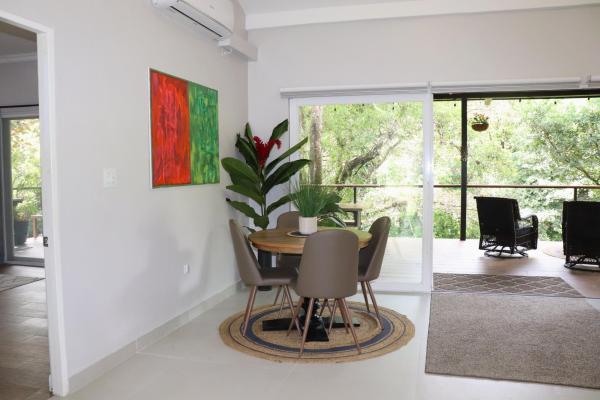 Propiedad de 3 acres frente al río con casa de huespedes