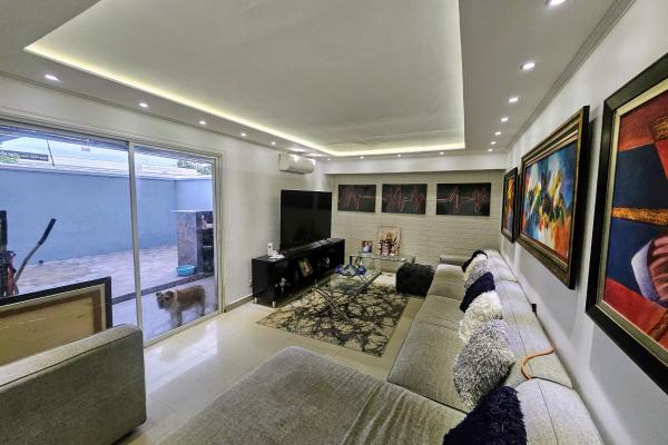 Remodeled house for sale in the spring in condado del rey.