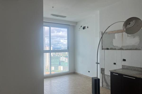 Banco vende penthouse en ph titanium