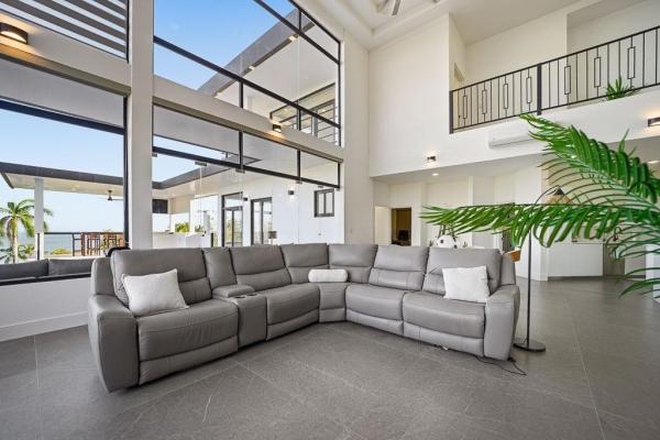 Modern ocean view home in los destiladeros