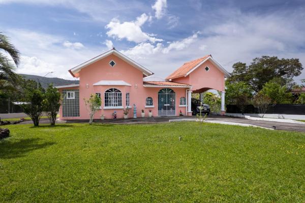 Fully furnished alto boquete home for sale