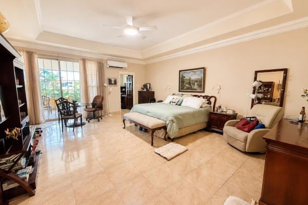 Duplex house for sale in altos del golf
