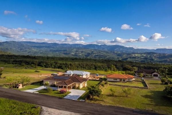 Casa de tres habitaciones en venta en alto boquete