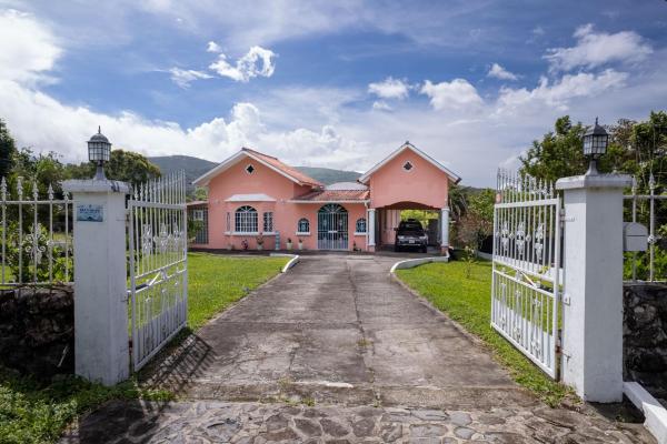 Fully furnished alto boquete home for sale