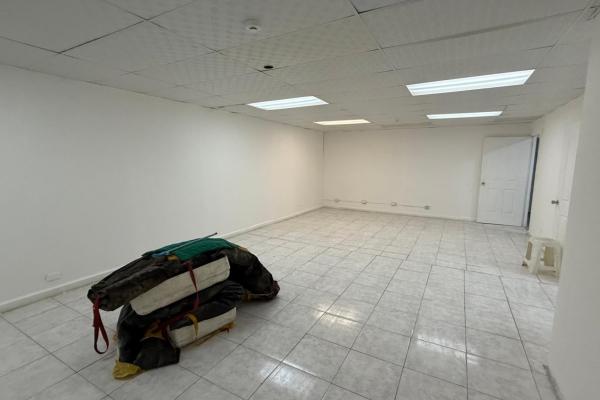 Office for rent in plaza inca