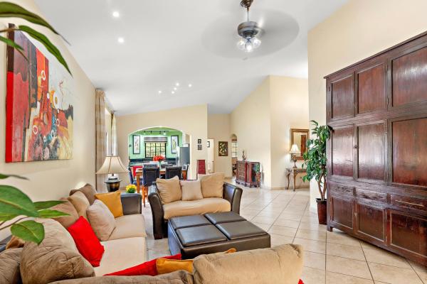 Rare 3-bedroom corner condo in valle escondido